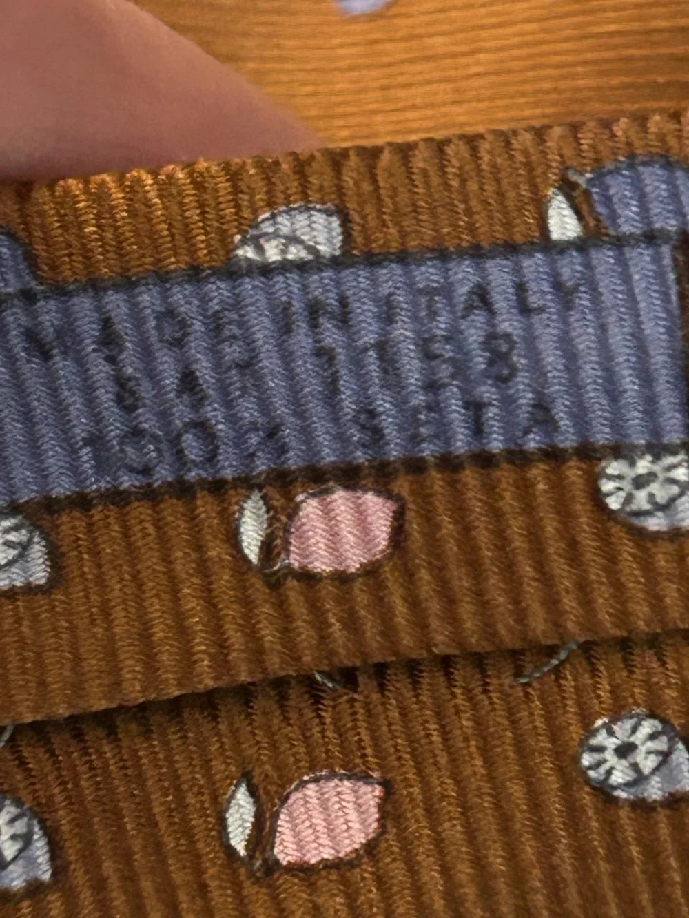 Battistoni Silk Brown Tie Handmade In Italy 100% Silk EUC Geometric Design EUC